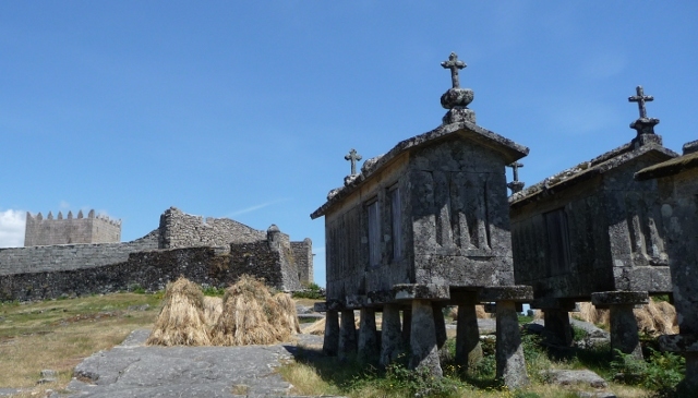 Lindoso castle and grain stores