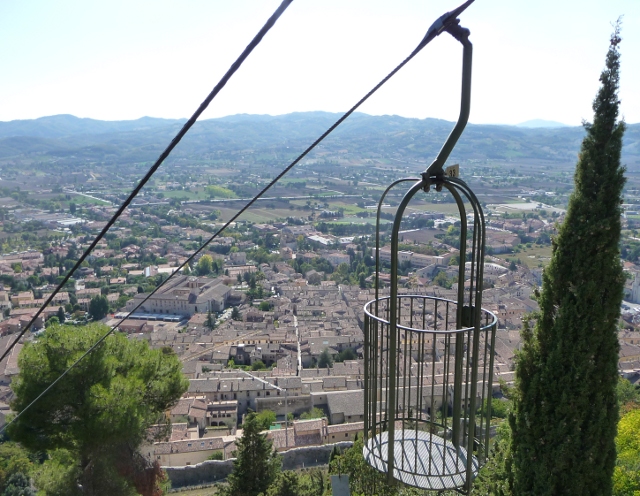 umbrella_stand_gubbio