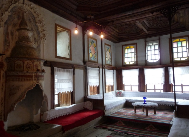 best_guest_sitting_room